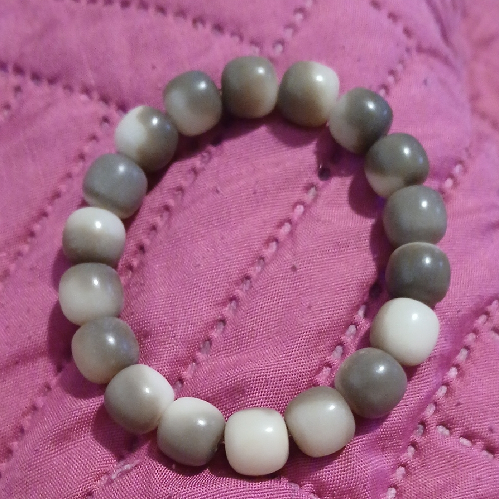 Handmade Gray and White Bodi Beaded Bracelet